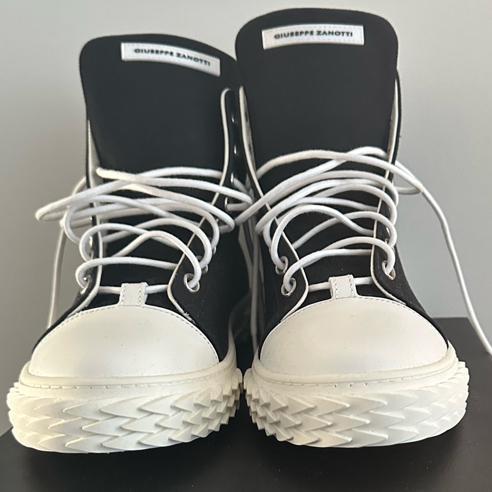 Mens New Giuseppe Zanotti high top sneakers.